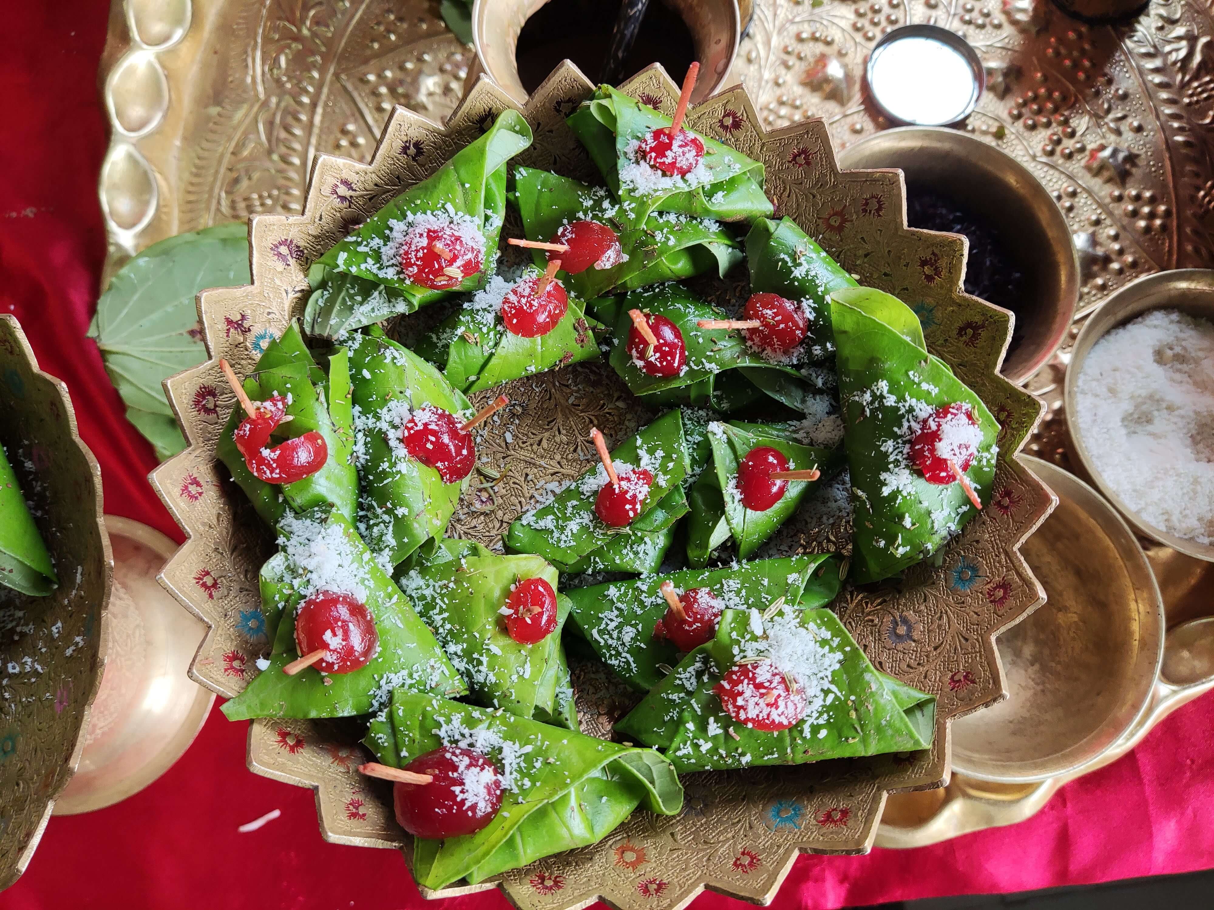 Decorated paan platter